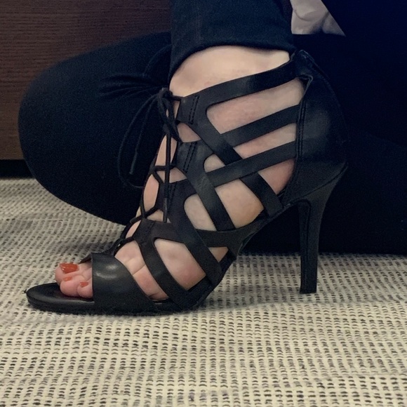 BLACK STRAPPY HEELS - Picture 1 of 4
